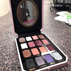 Pretty Rich Too Faced Palette